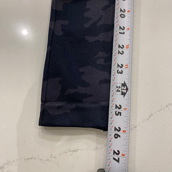 NWT Spanx Look at Me Now Camo Black Leggings Size Medium - Picture 12 of 12